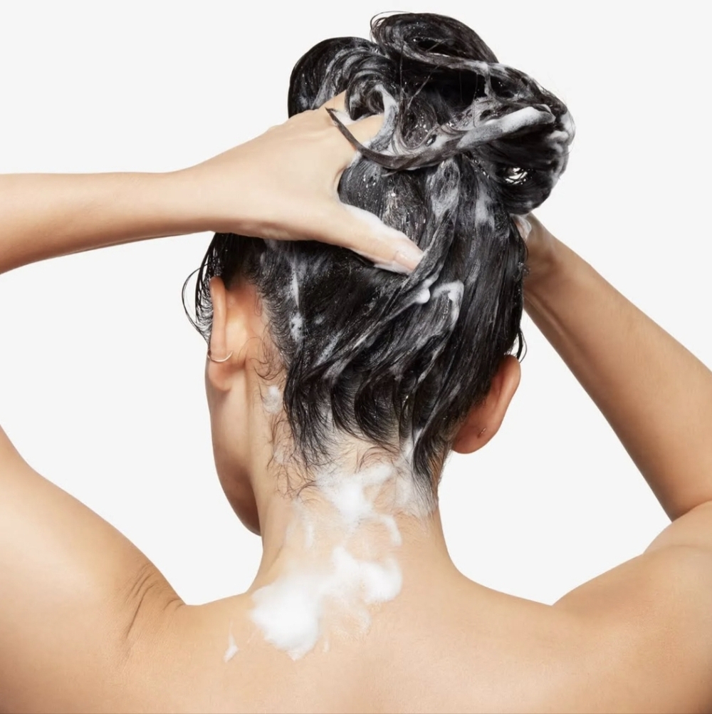 Bumble and Bumble Sunday Weekly Clarifying Detox Shampoo Fan Favorite - Picture 5 of 6